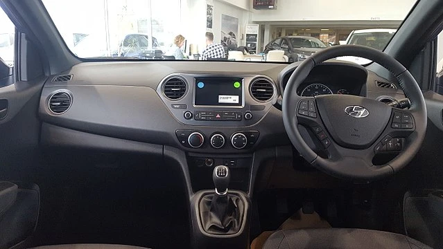 Hyundai i10 IA interior autodrivel