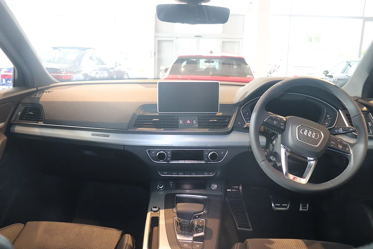 Audi Q5 80A interior autodrivel