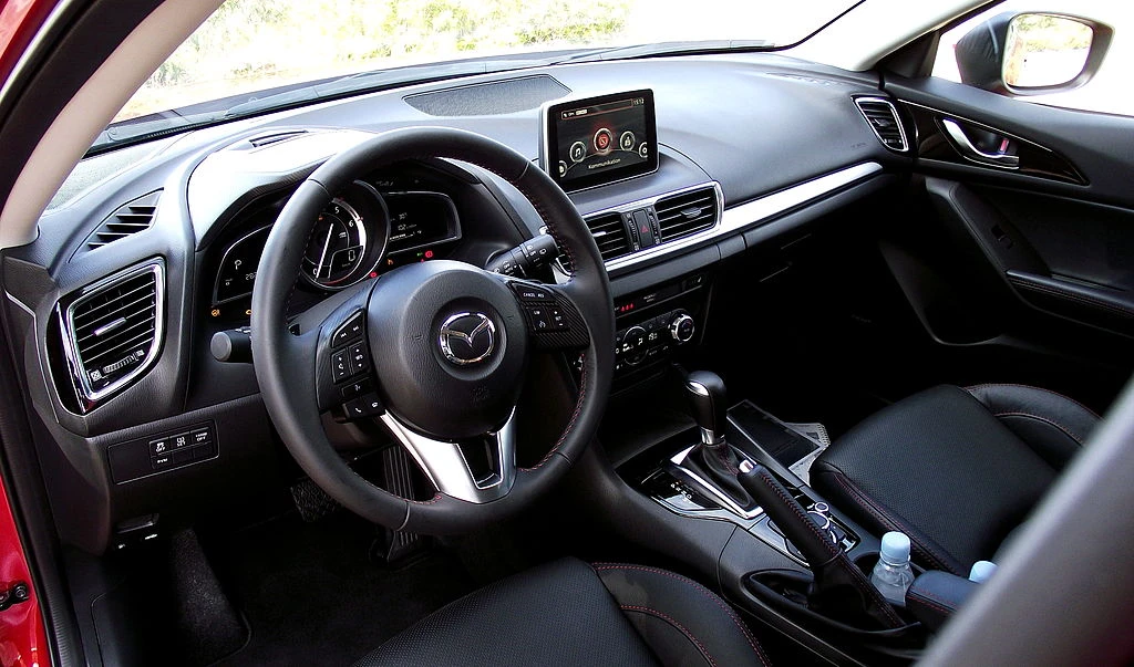 Mazda 3 BM interior autodrivel