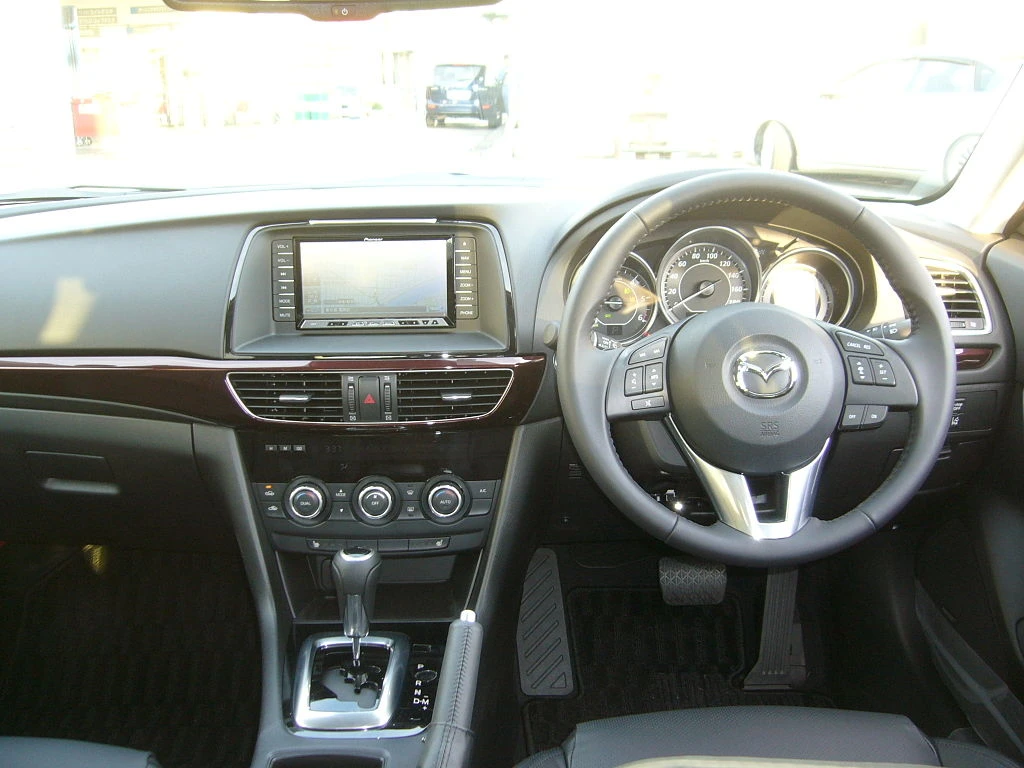 Mazda 6 GJ interior autodrivel