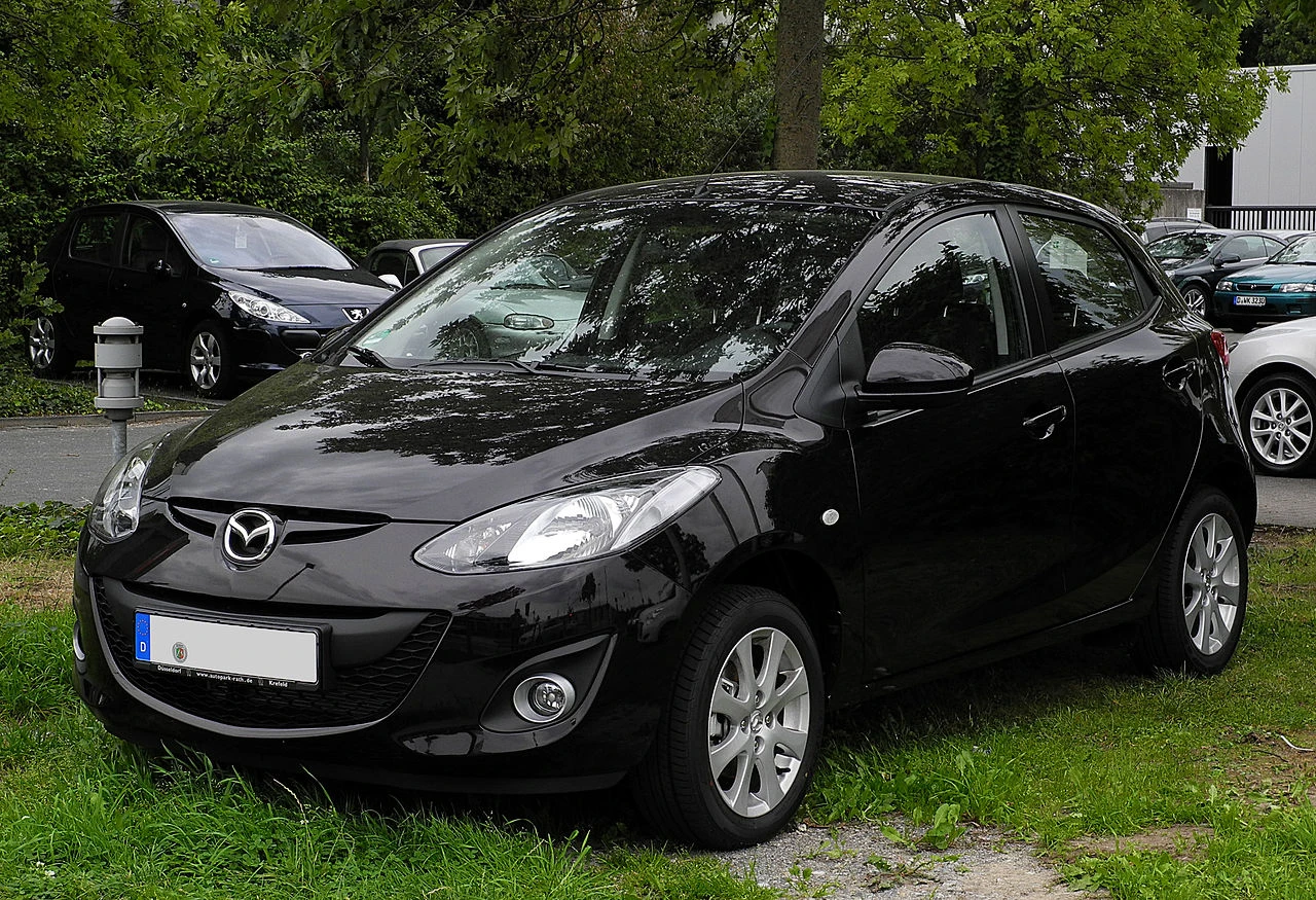 Mazda 2 DE front 2 autodrivel