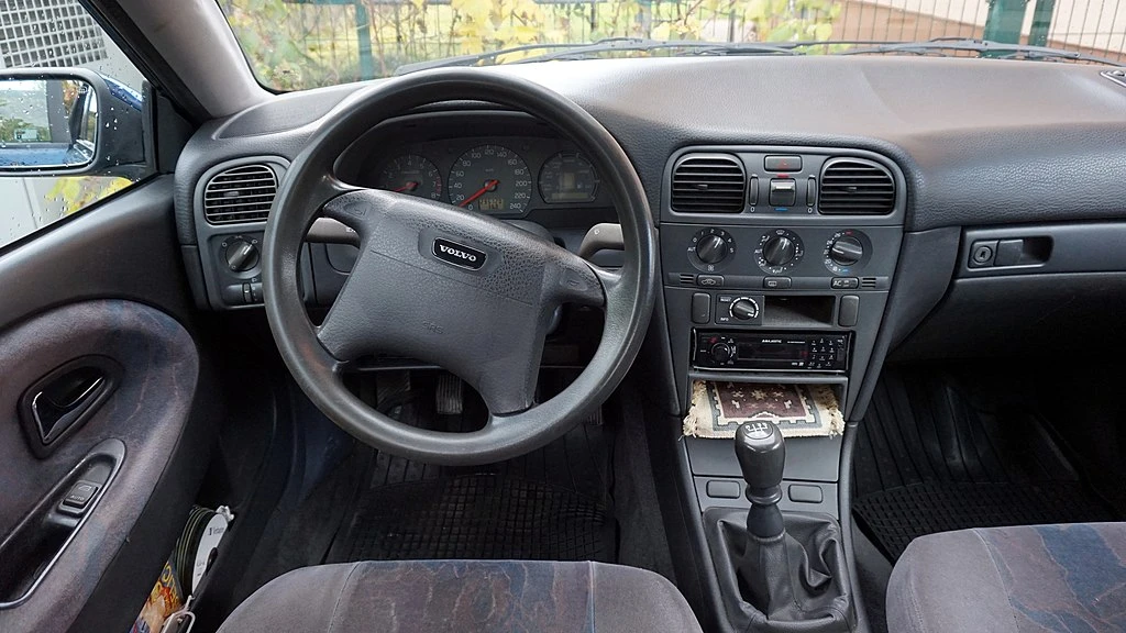 Volvo S40 I interior autodrivel