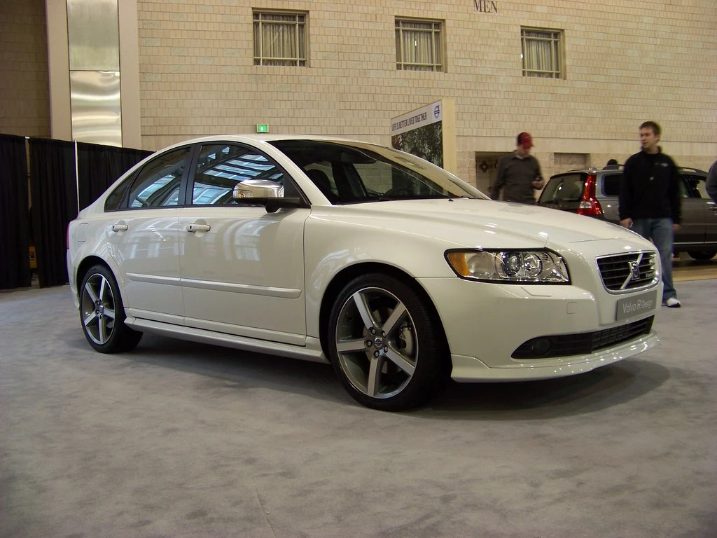 Volvo S40 II front 2 autodrivel