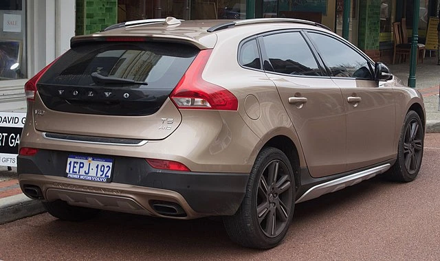 VOlvo V40 rear autodrivel