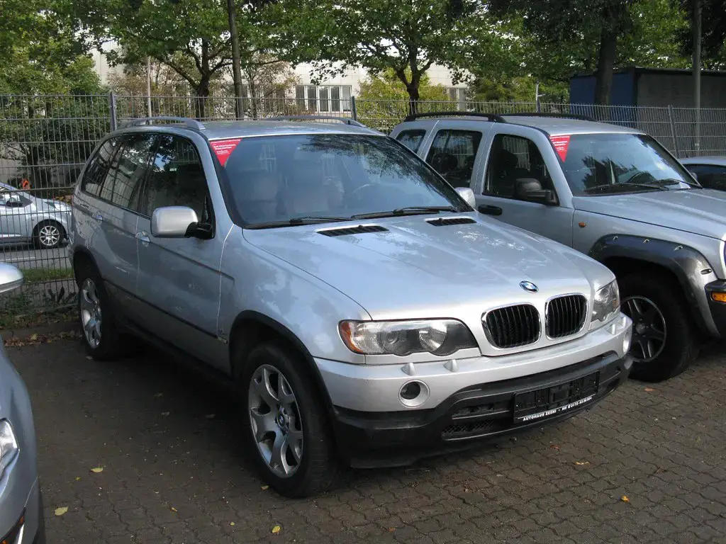 BMW X5 E53 front almostcarreviews