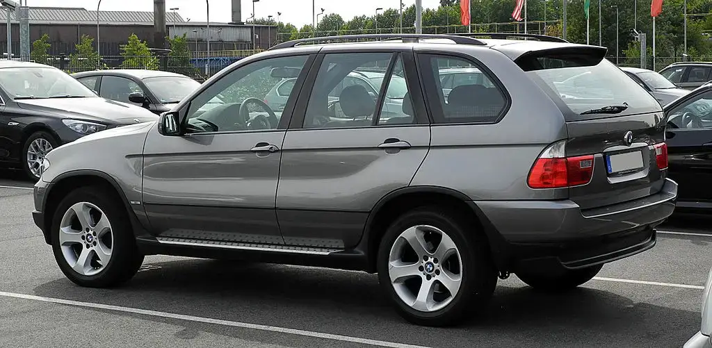 BMW X5 E53 rear side almostcarreviews