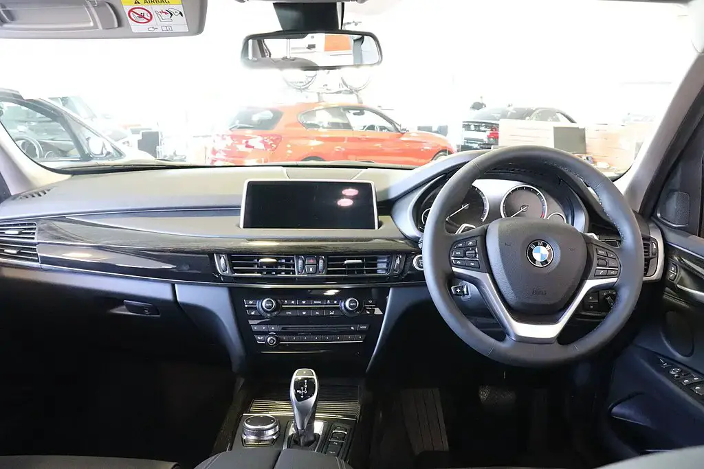 BMW X5 F15 interior almostcarreviews