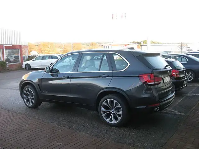 BMW X5 F15 rear side almostcarreviews