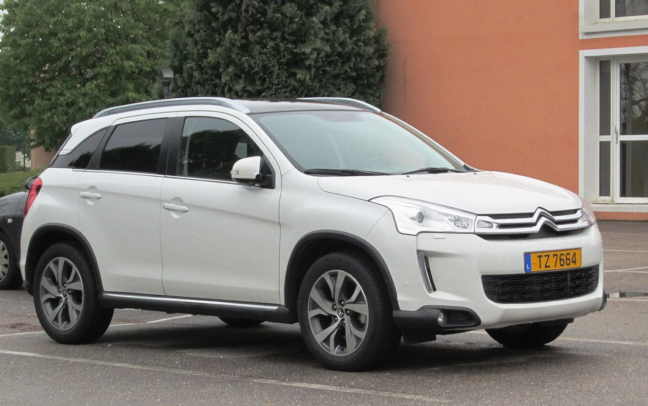 Citroen C4 AirCross front side almostcarreviews