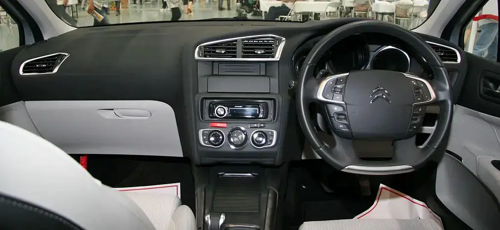 Citroen C4 B7 interior almostcarreviews