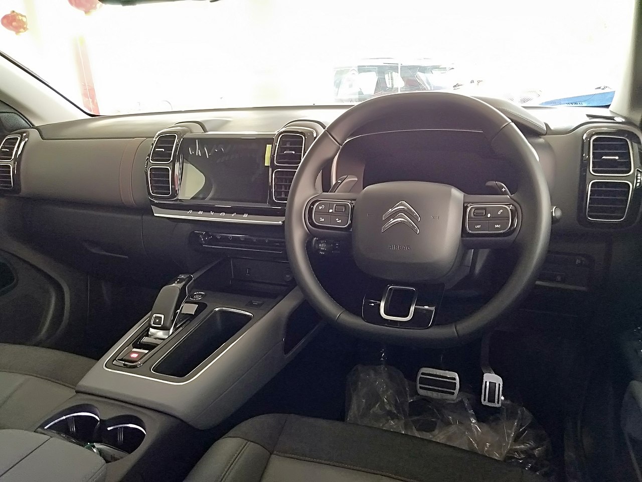 Citroen C5 AirCross interior almostcarreviews