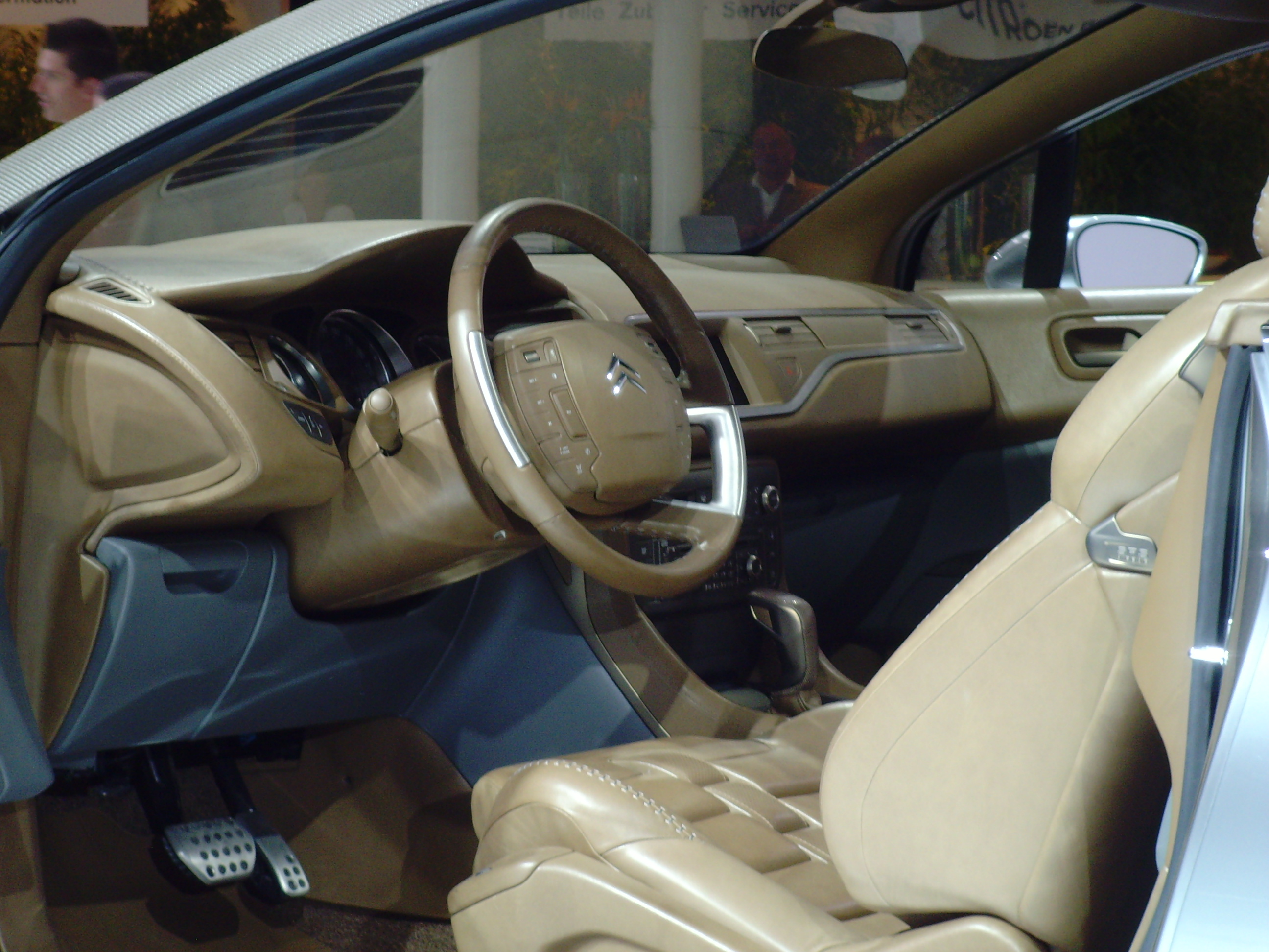 Citroen C5 RD interior almostcarreviews