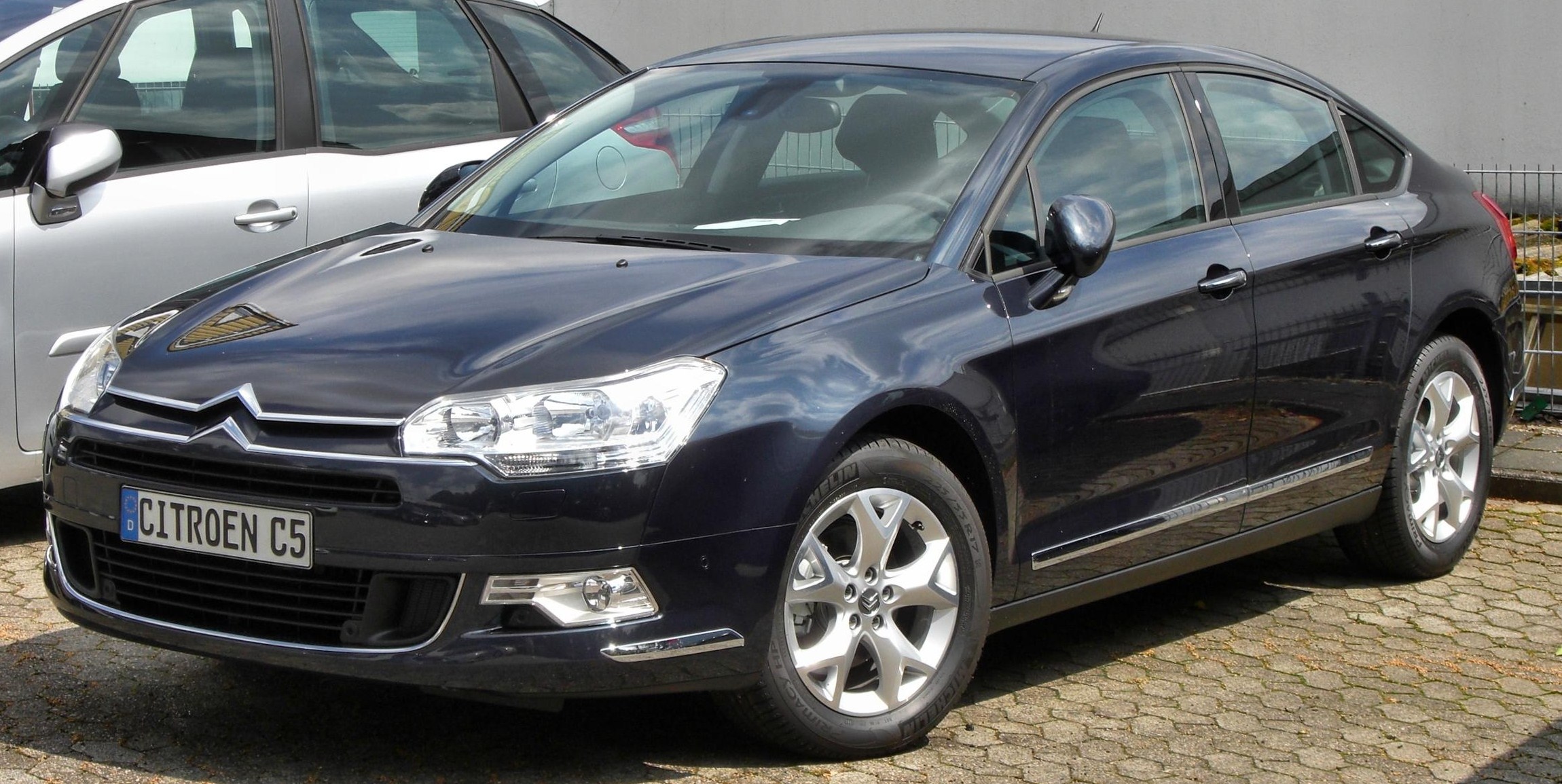 Citroen C5 RD three quarter almostcarreviews