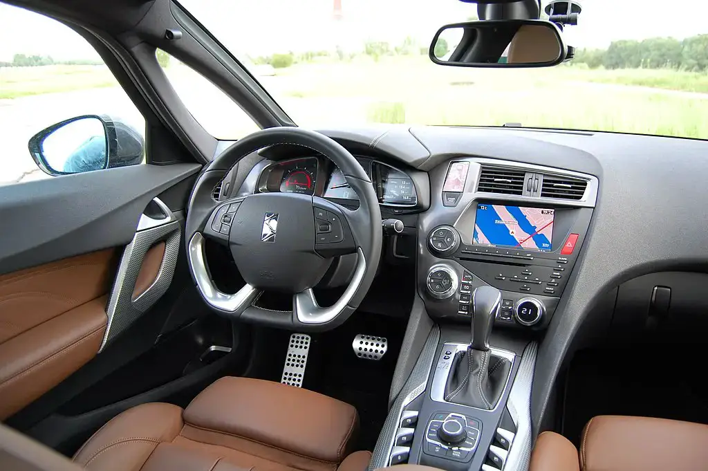 Citroen DS5 I interior almostcarreviews