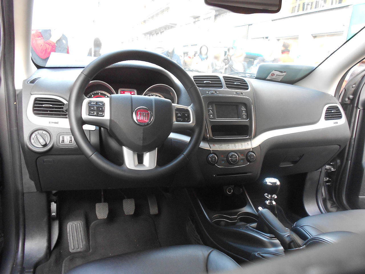 Fiat Freemont interior autodrivel