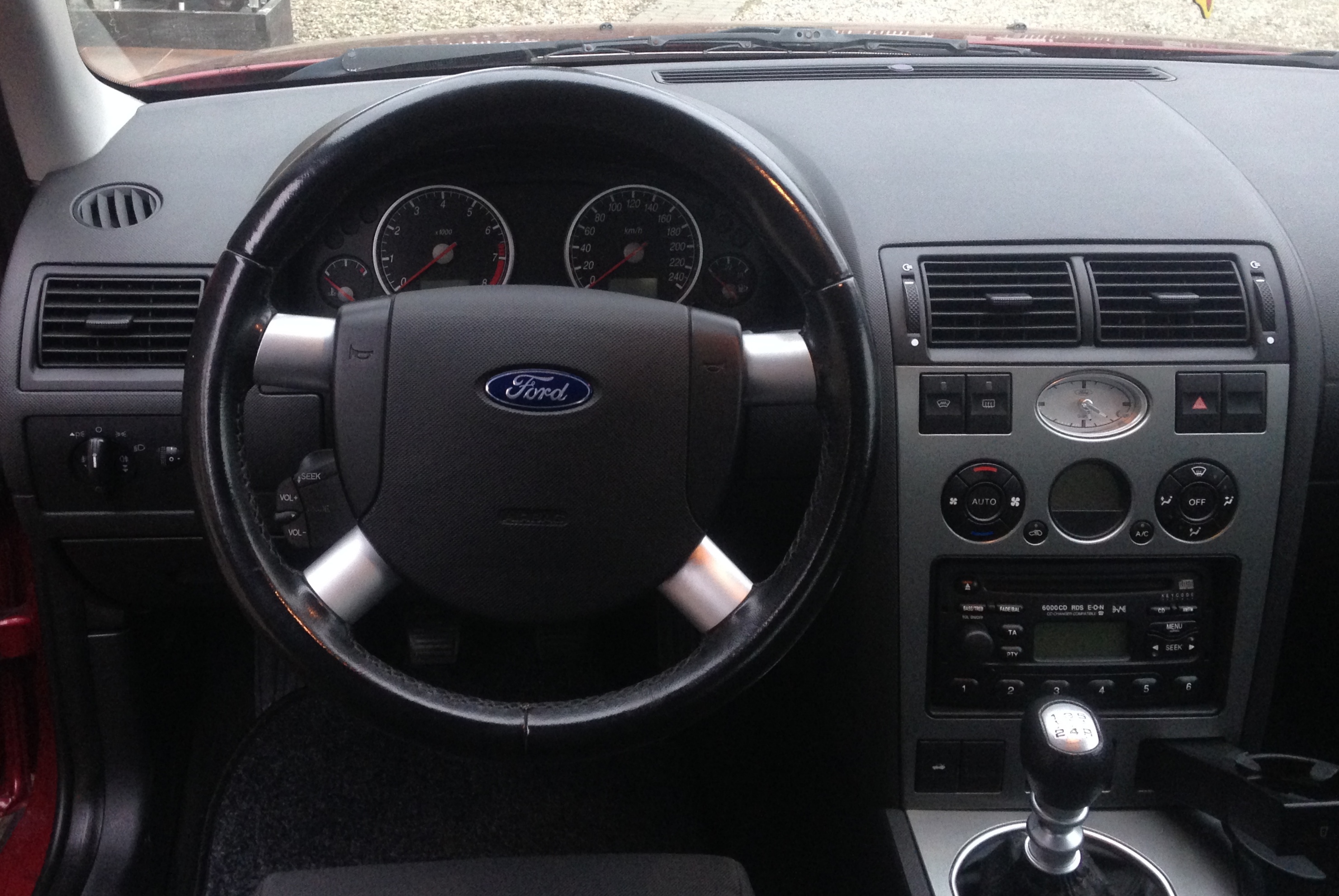 Ford Mondeo III interior autodrivel