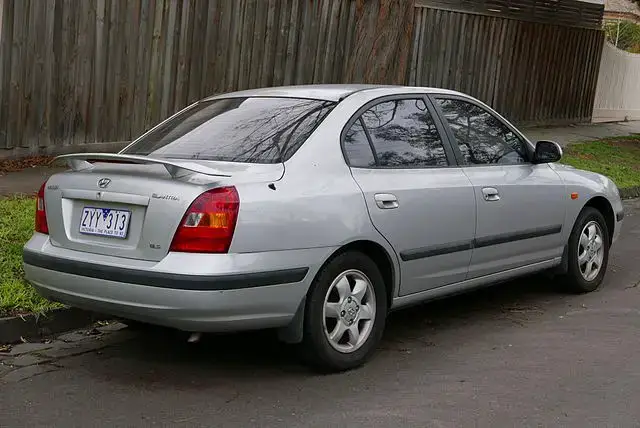 Hyundai Elantra XD rear side almostcarreviews