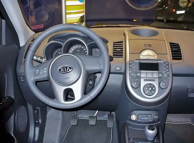 Kia Soul AM interior autodrivel