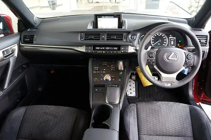 LExus CT 200h interior almostcarreviews