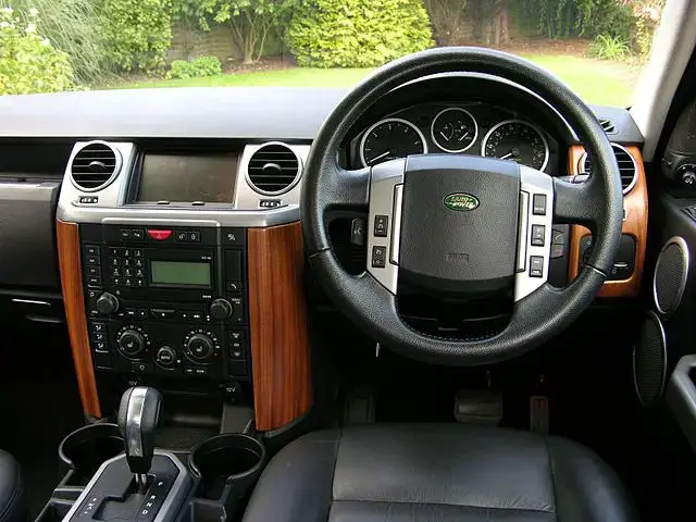 Land Rover Discovery L319 interior almostcarreviews