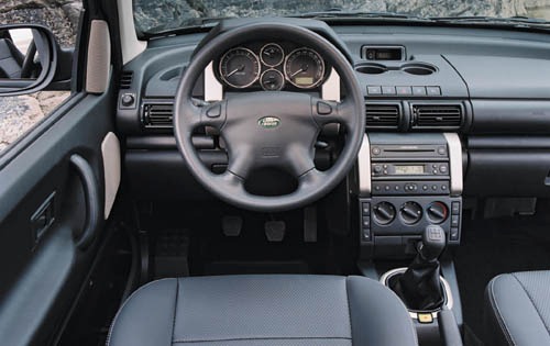 Land Rover Freelander L314 interior almostcarreviews