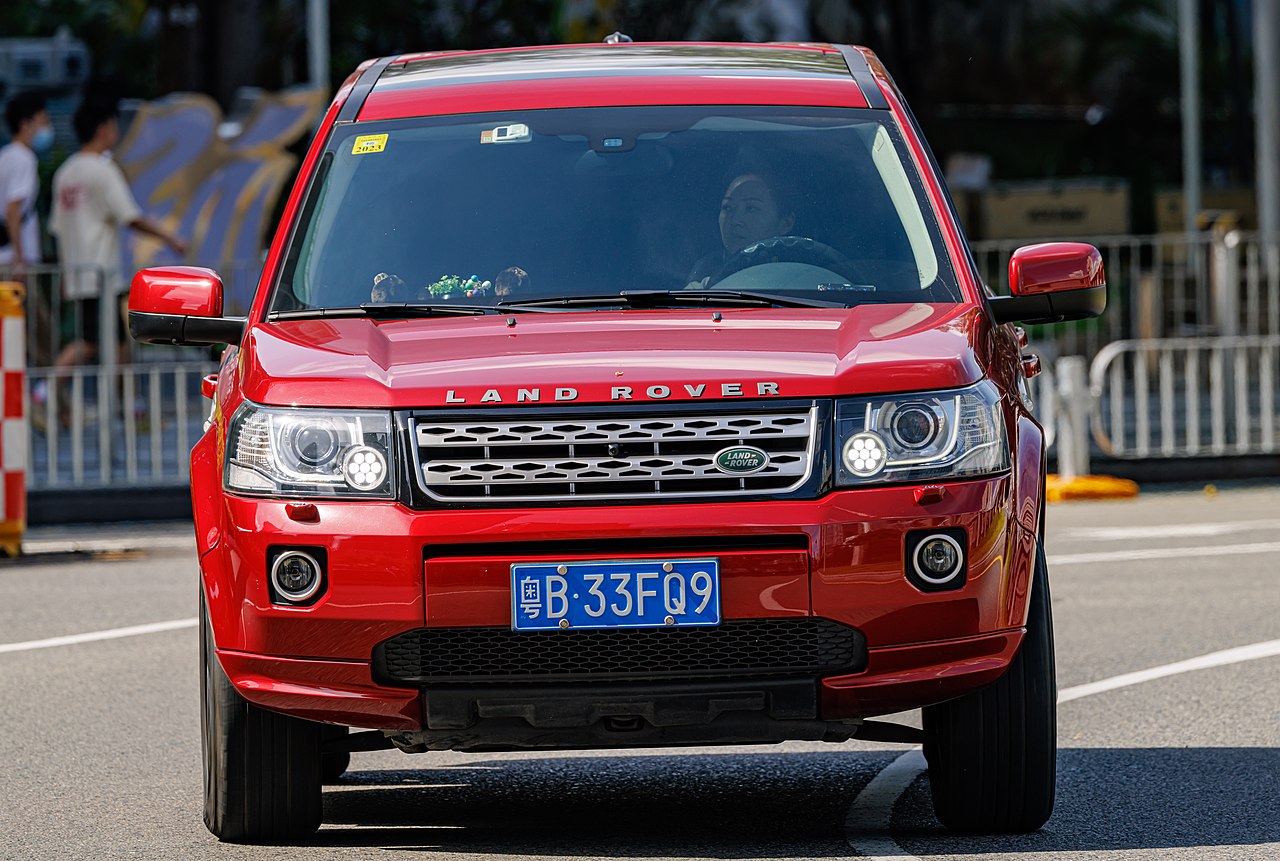 Land Rover Freelander L359 front 2 almostcarreviews