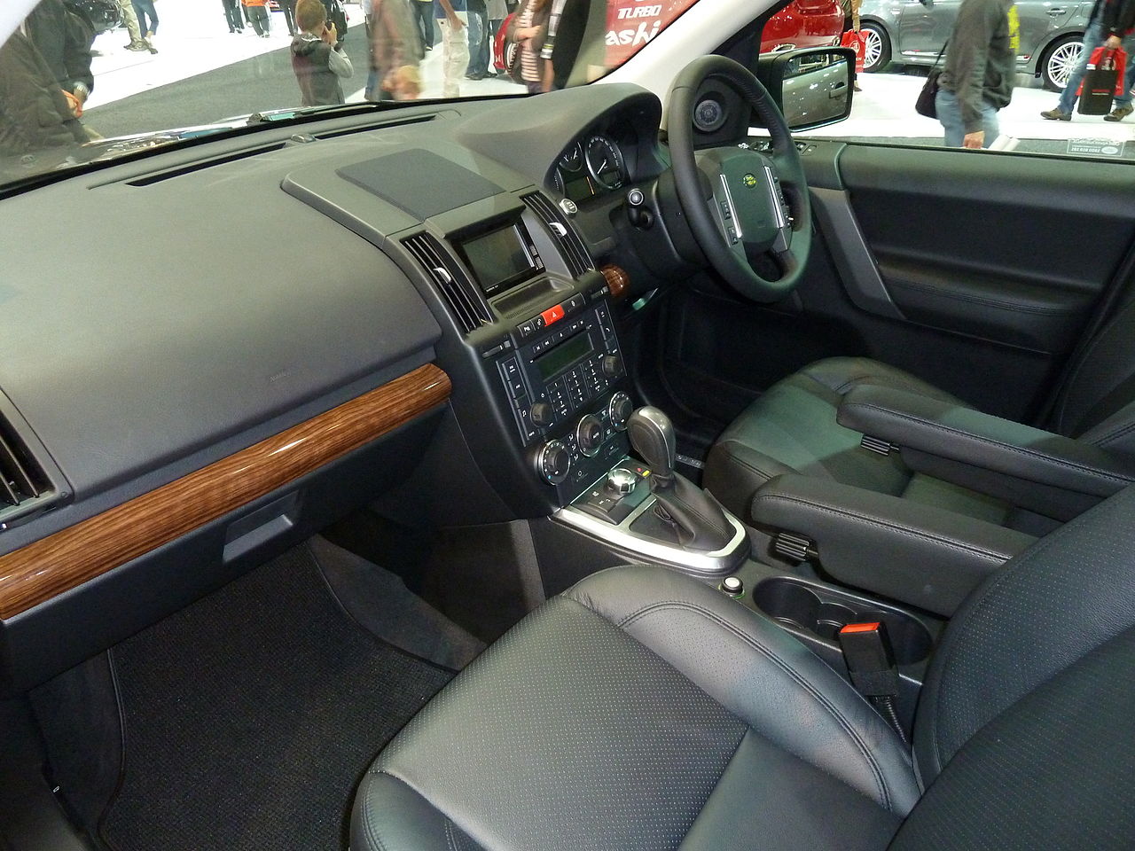 Land Rover Freelander L359 interior almostcarreviews