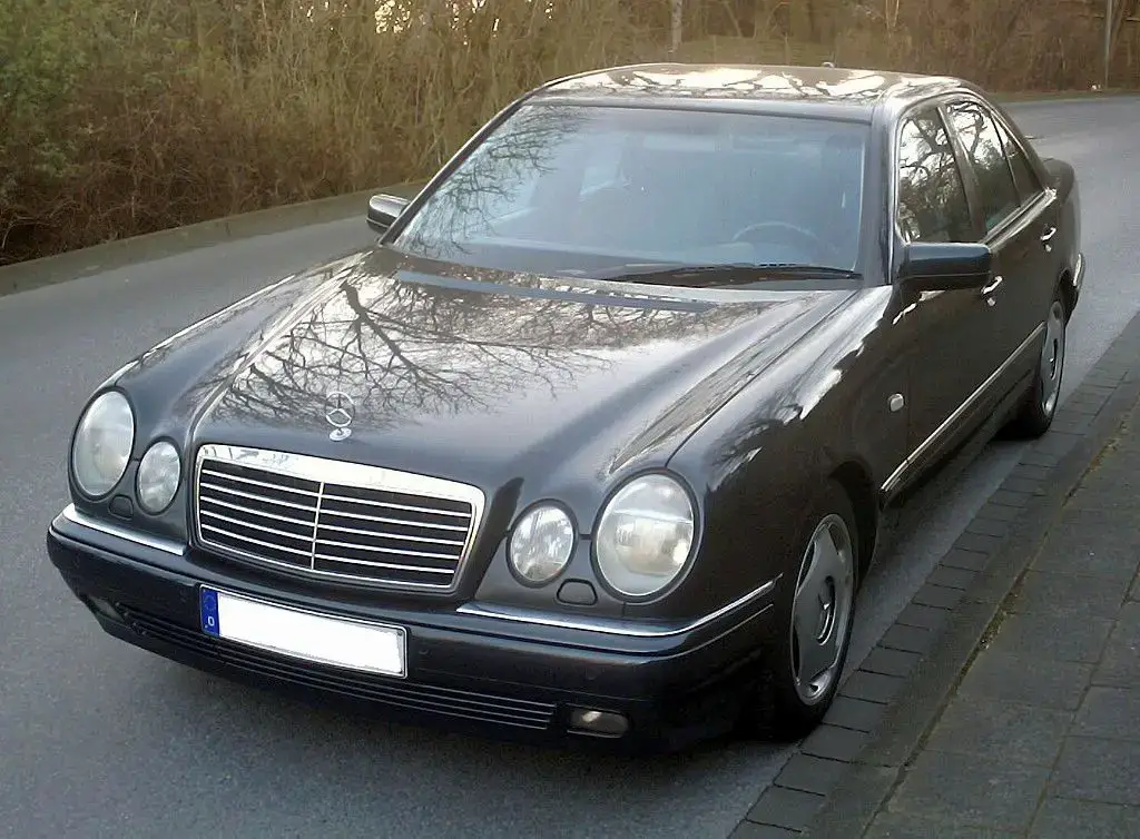 Review: Mercedes E Class W210 ( 1995 &#8211; 2003 )