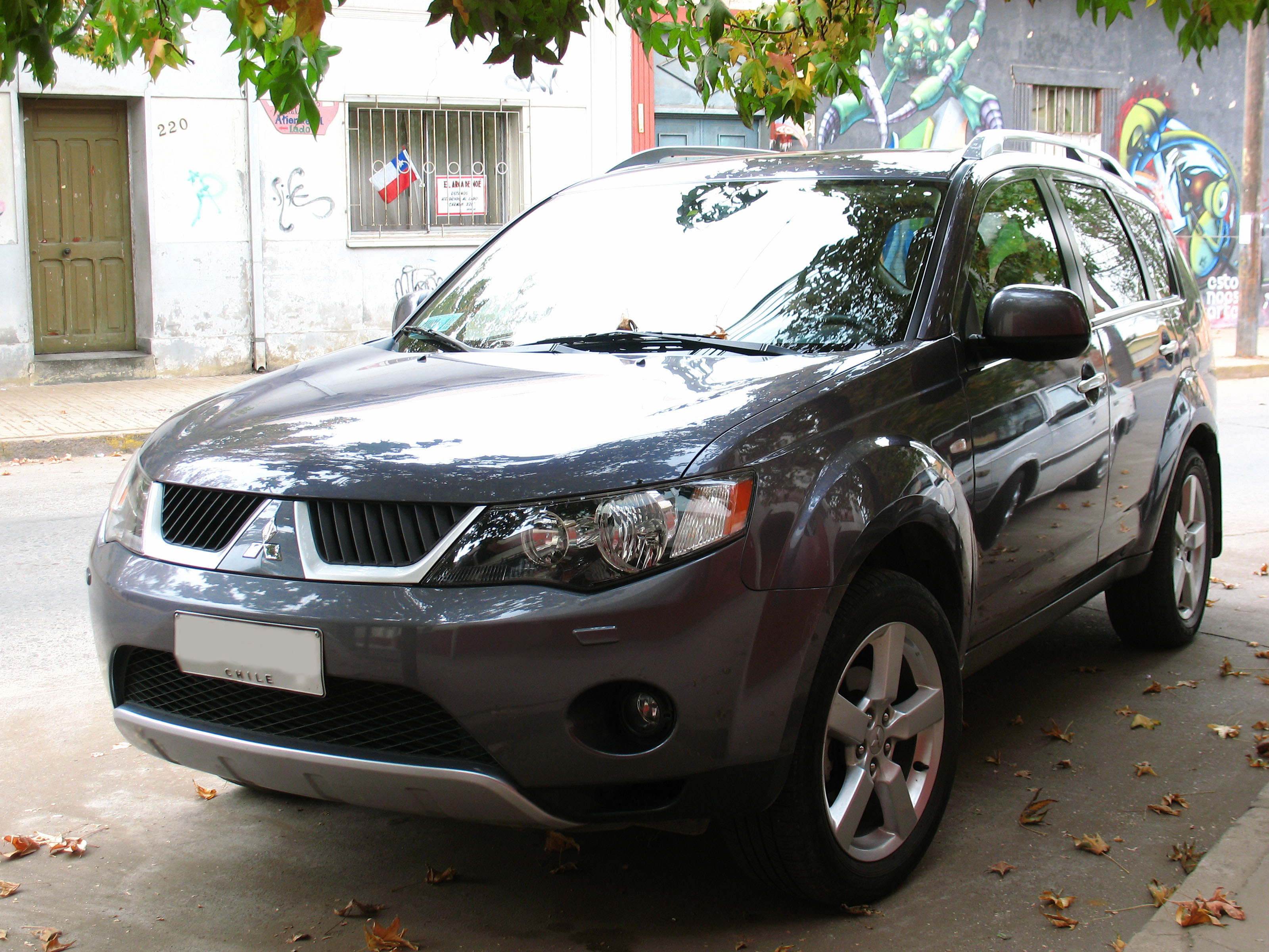 Mitsubishi Outlander CW front almostcarreviews