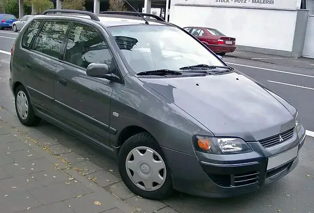 Mitsubishi Space Star I side front almostcarreviews