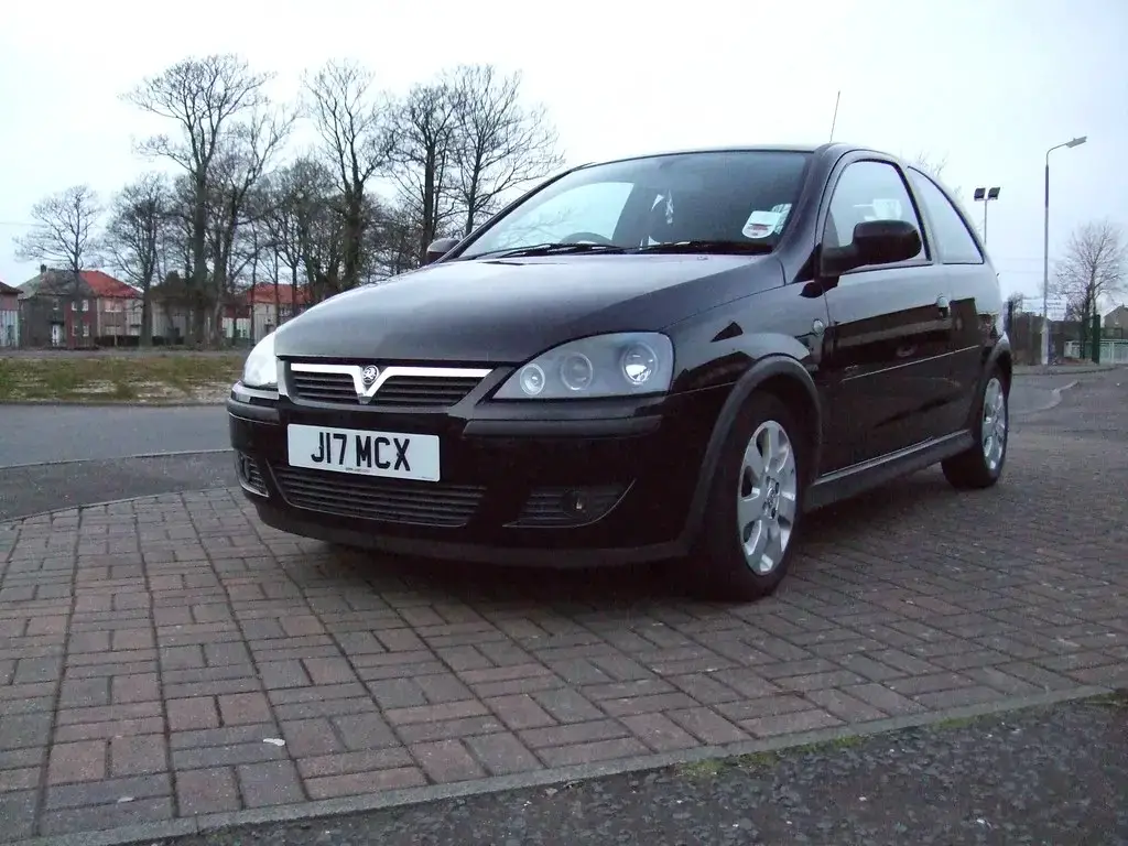 Vauxhall Corsa C front aproapemasini