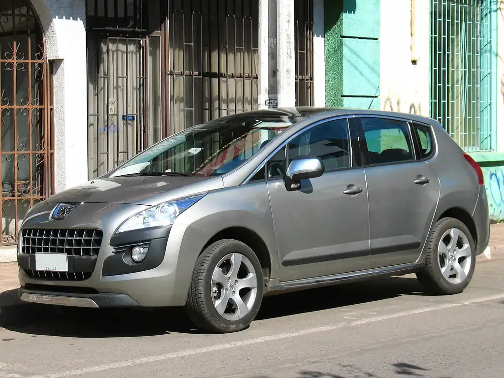 Peugeot 3008 T84 side almostcarreviews