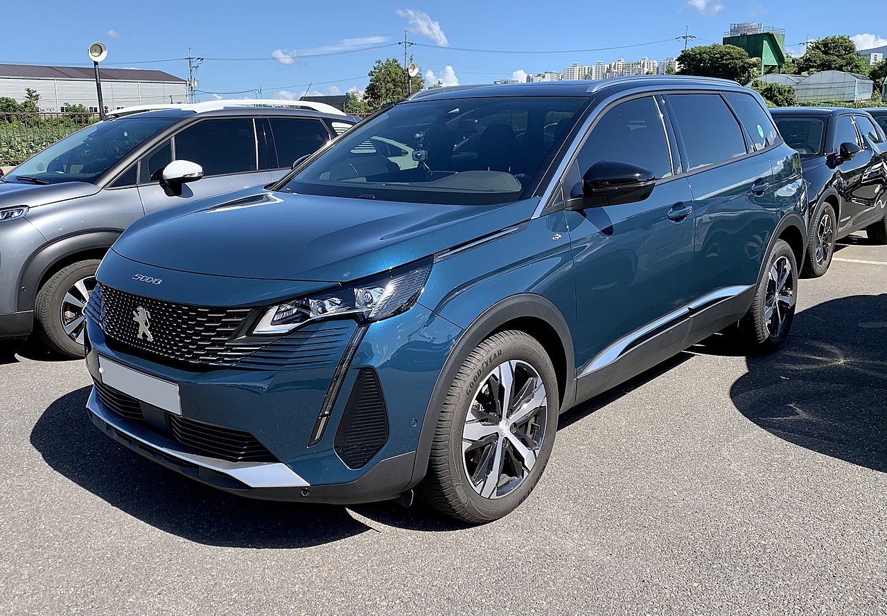 Peugeot 5008 P87 front almostcarreviews