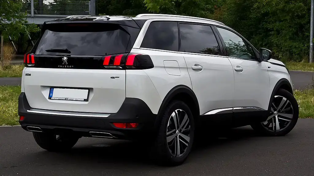 Peugeot 5008 P87 rear almostcarreviews