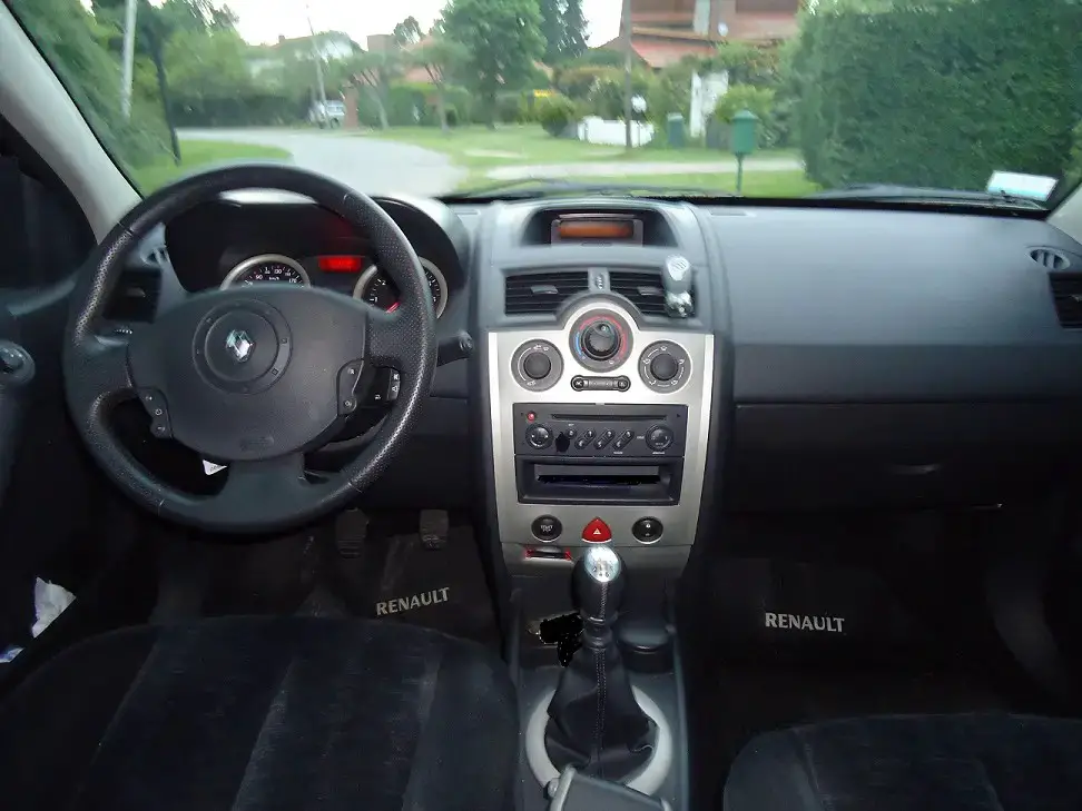 Renault-Megane-II-interior-autodrivel