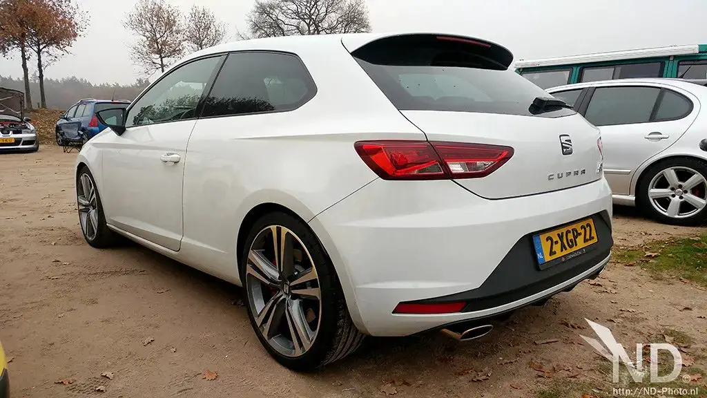 Seat Leon 5F rear almostcarreviews