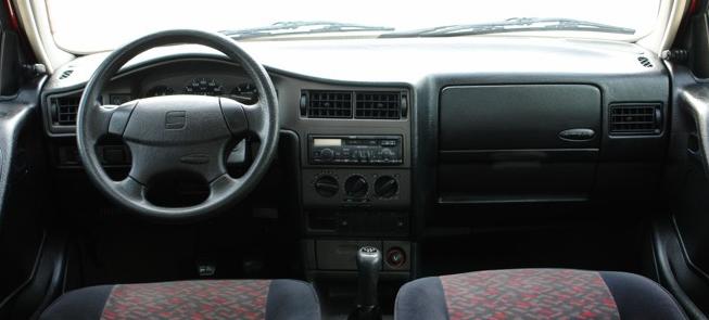 Seat Toledo 1L interior almostcarreviews