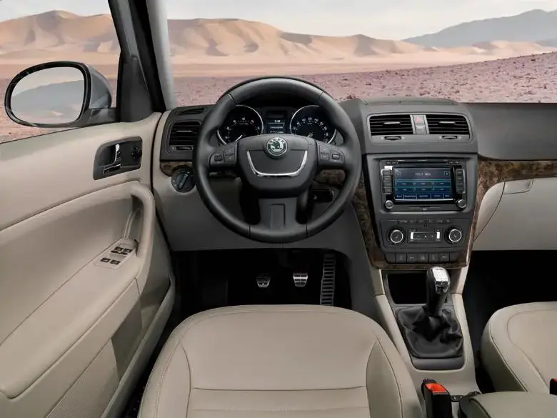 Skoda Yeti interior almostcarreviews