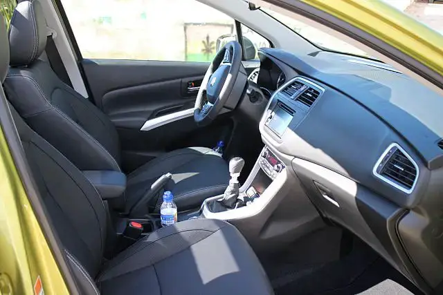 Suzuki SX4 JY interior almostcarreviews