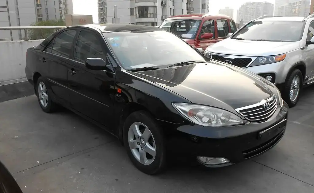 Toyota Camry XV30 front side almostcarreviews