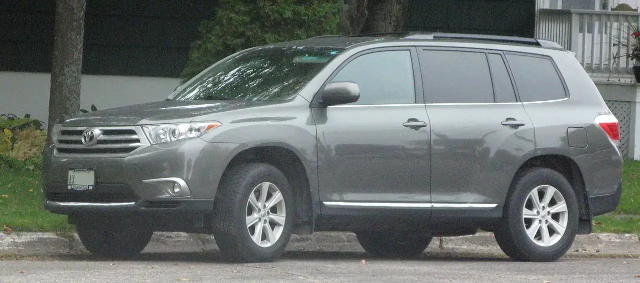 Toyota Highlander XU40 front almostcarreviews