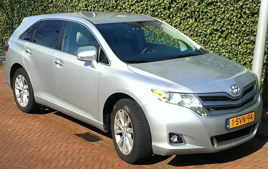 Toyota Venza AV10 front side almostcarreviews