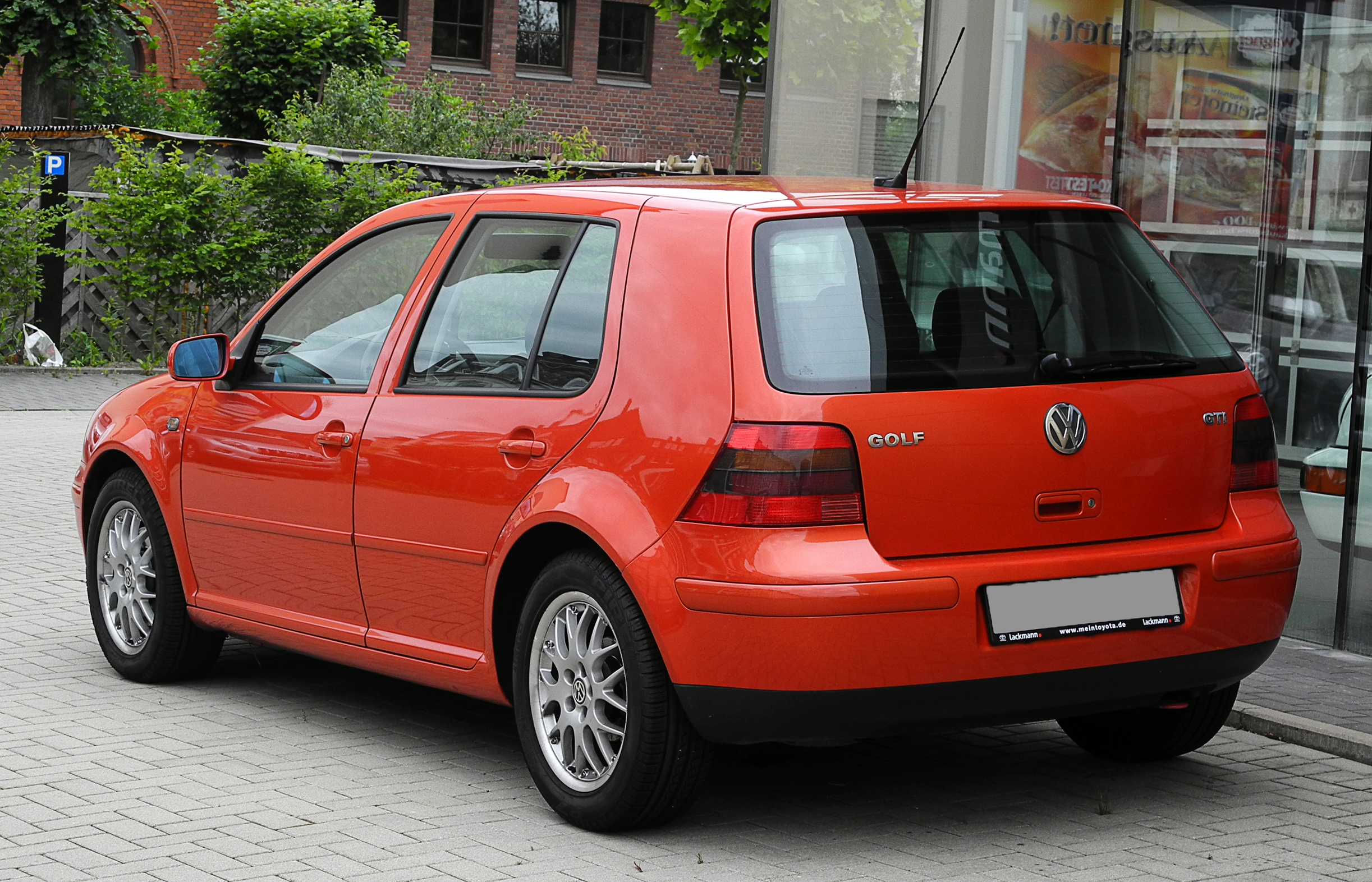 VW Golf IV rear almostcarreviews