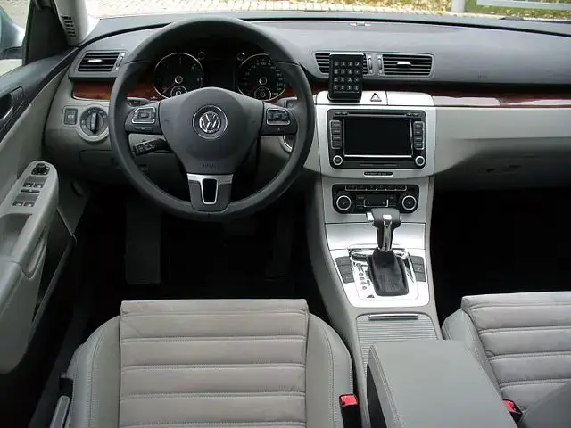 VW Passat B6 interior autodrivel