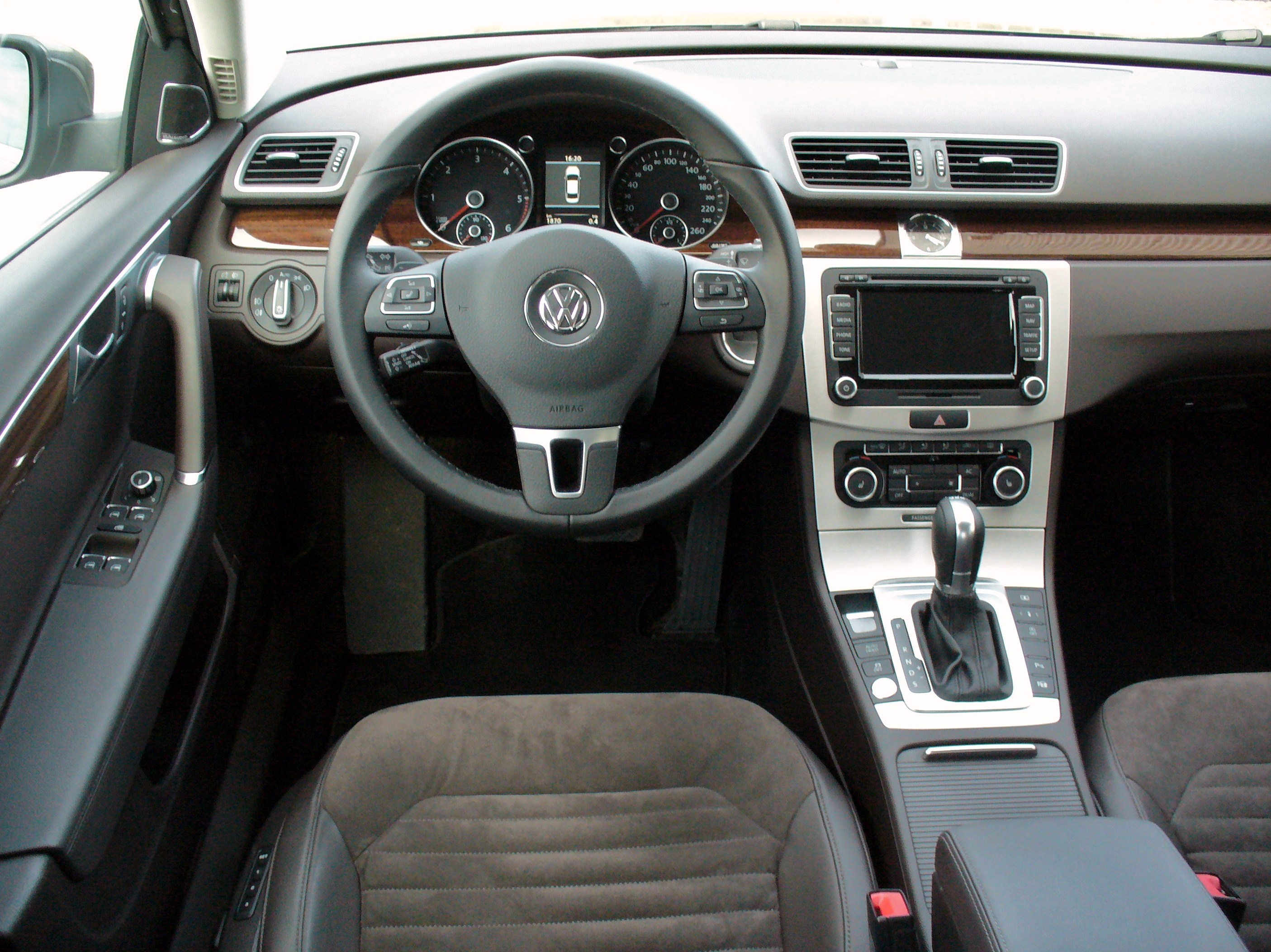 VW Passat B7 interior autodrivel