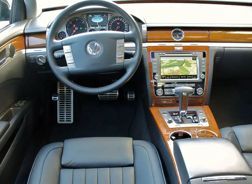 VW Phaeton II interior autodrivel