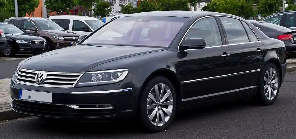 VW Phaeton II side autodrivel