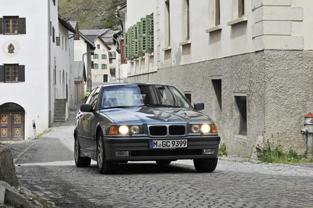 Review : BMW 3 Series E36 ( 1990 &#8211; 2000 )