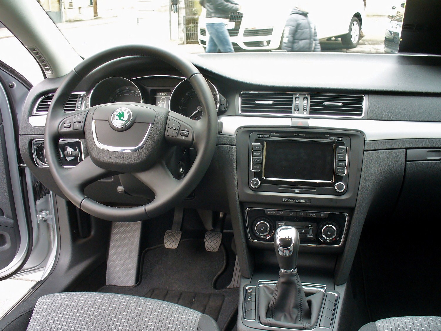 skoda superb II interior autodrivel